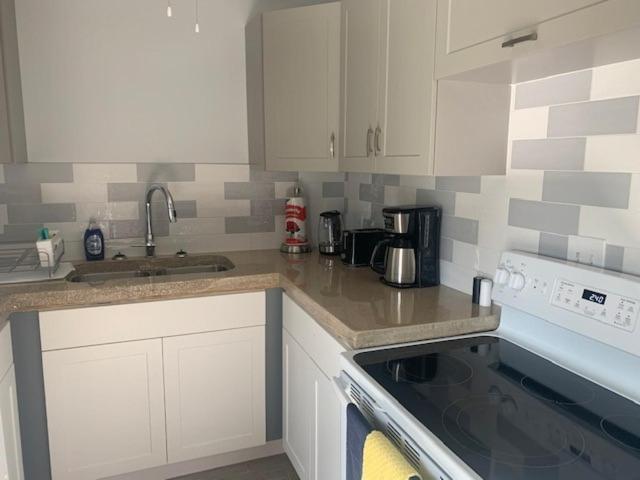 Отель Grace Bay Place Экстерьер фото