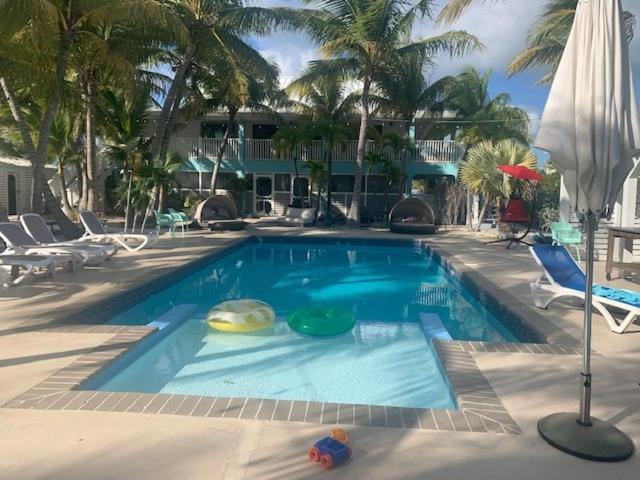 Отель Grace Bay Place Экстерьер фото