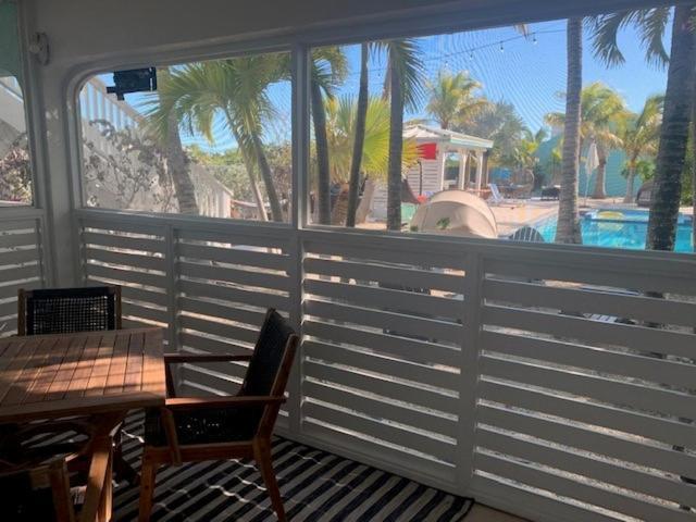Отель Grace Bay Place Экстерьер фото