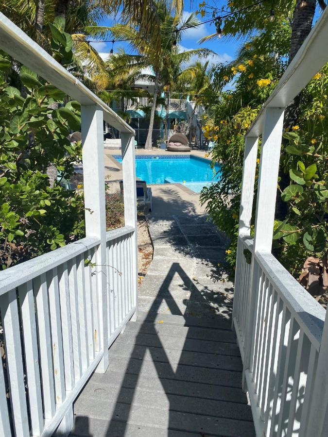 Отель Grace Bay Place Экстерьер фото