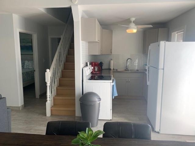 Отель Grace Bay Place Экстерьер фото