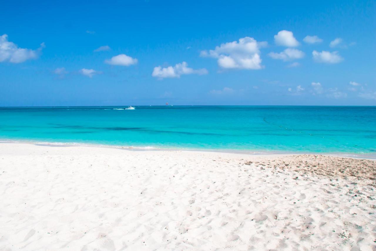 Отель Grace Bay Place Экстерьер фото